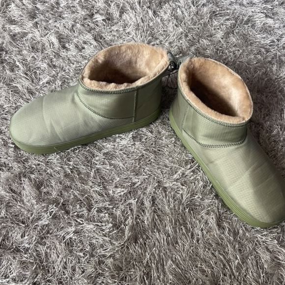 NWT Roxy Green Pow Booty Faux Fur Lined Ankle Boots / Booties Size 8 - Picture 4 of 5